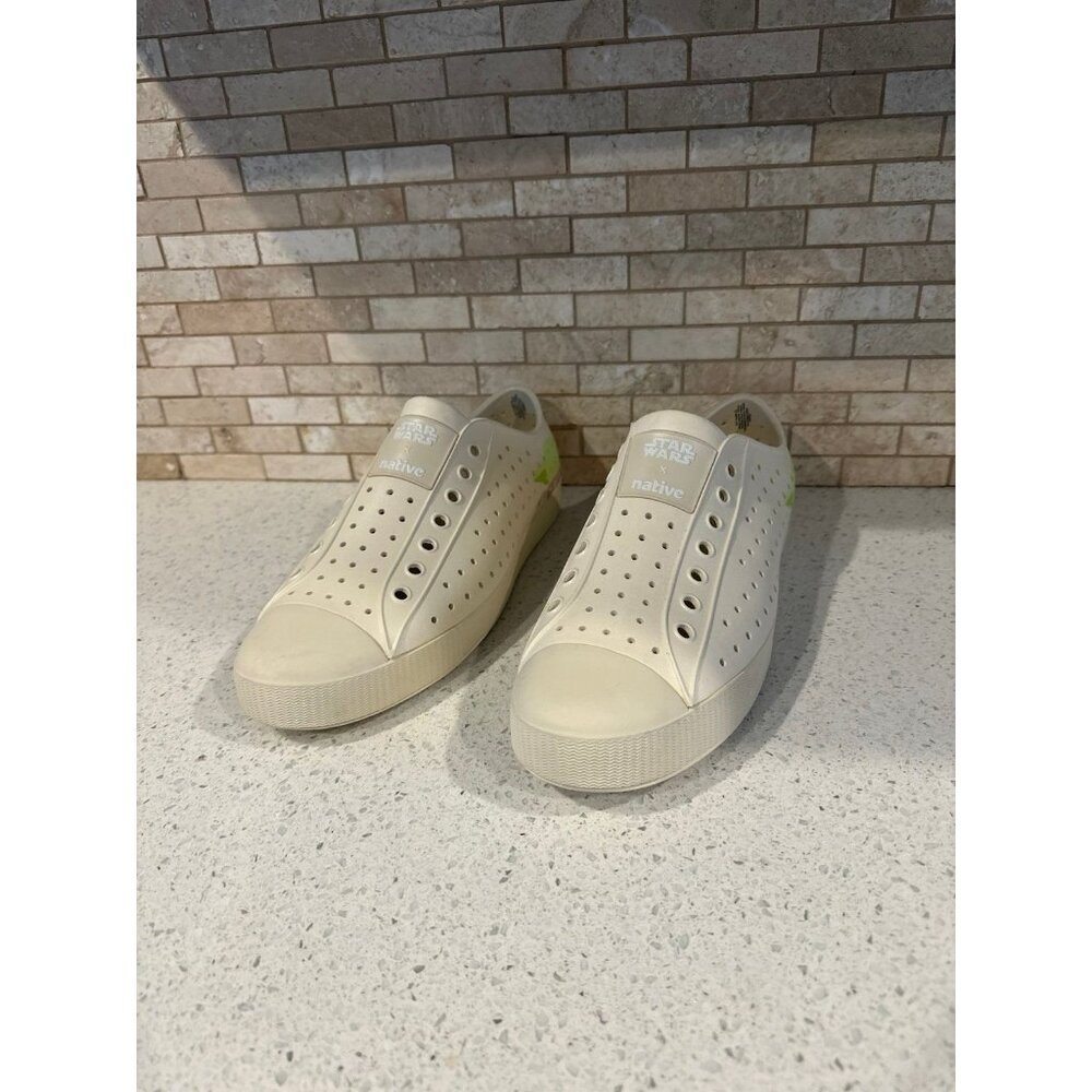 Native x Disney Jefferson Slip on Water Friendly Shoes Star Wars Baby Yoda‎